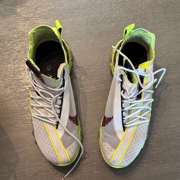 Nike Men's Yellow and Gray Athletic Shoes - Picture 2 of 6